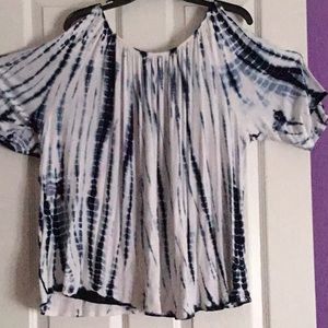 Cute, hep rayon shirt, only worn once.